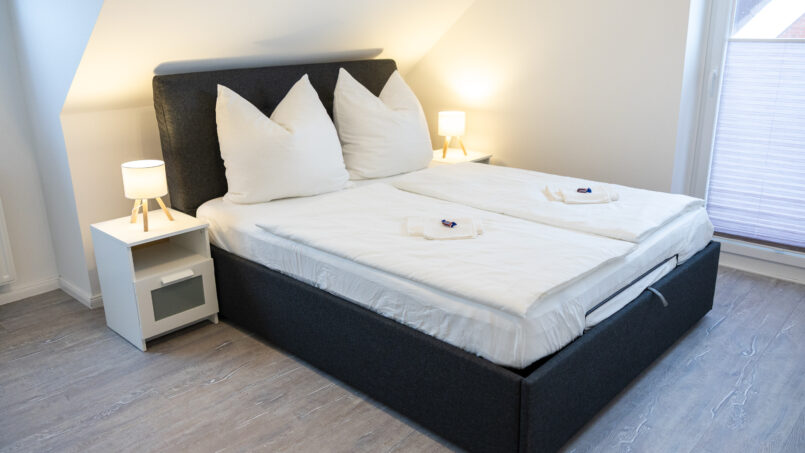 ferienwohnung-buesum-deichblick-butze-bett.jpg