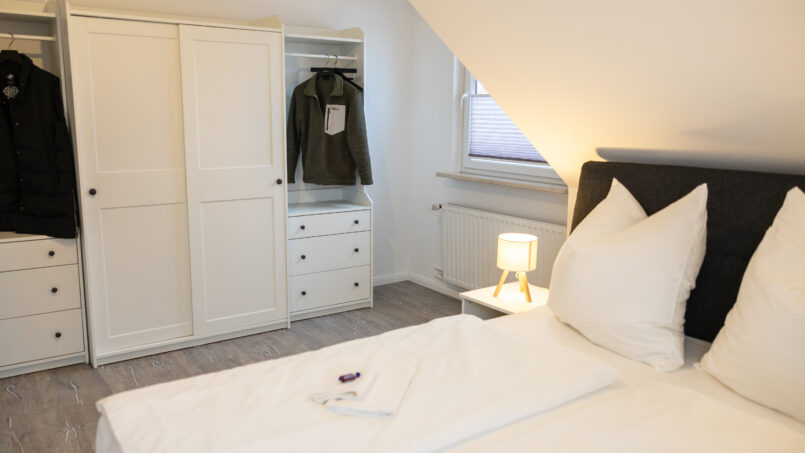 ferienwohnung-buesum-deichblick-butze-bett.jpg