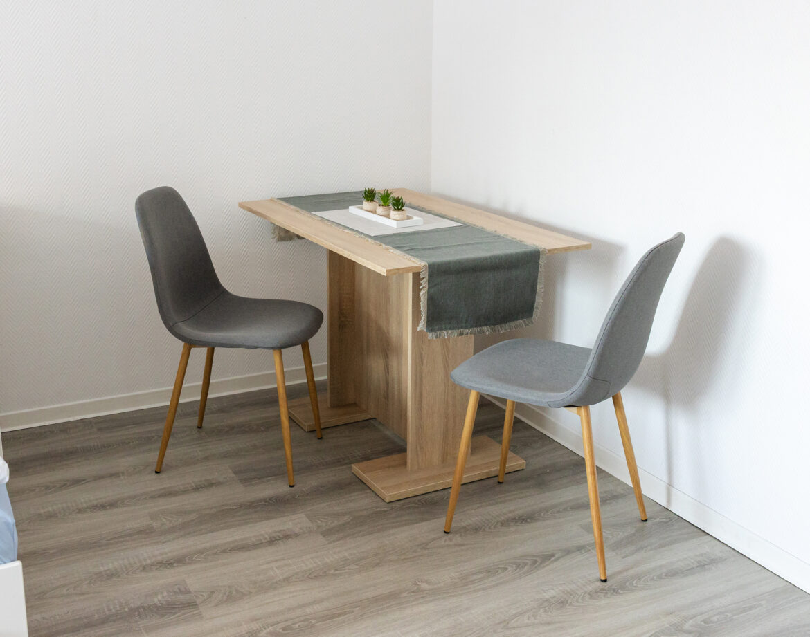 ferienwohnung-buesum-sardinenbutze-esstisch.jpg