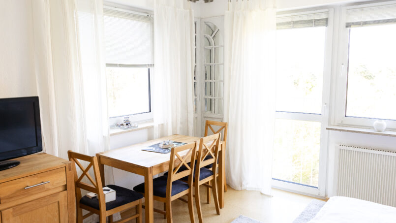 ferienwohnung-sankt-peter-ording-seeperle4-esstisch.jpg