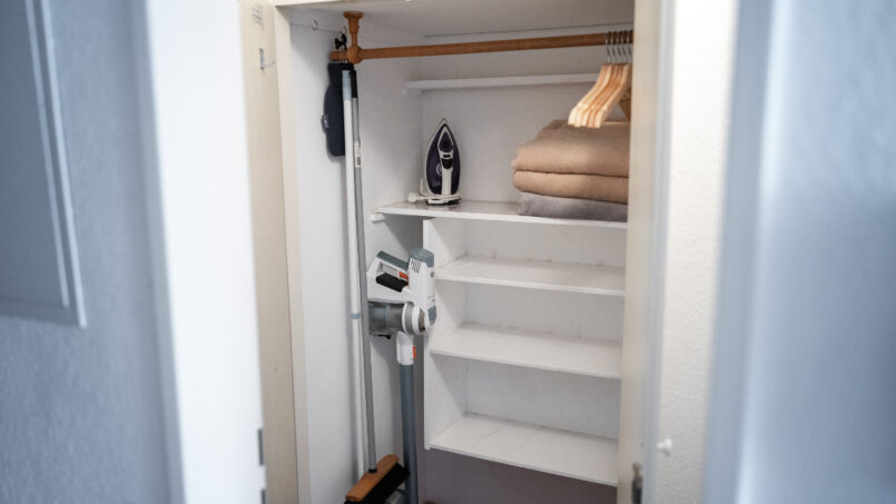 ferienwohnung-sankt-peter-ording-seeperle4-schrank.jpg
