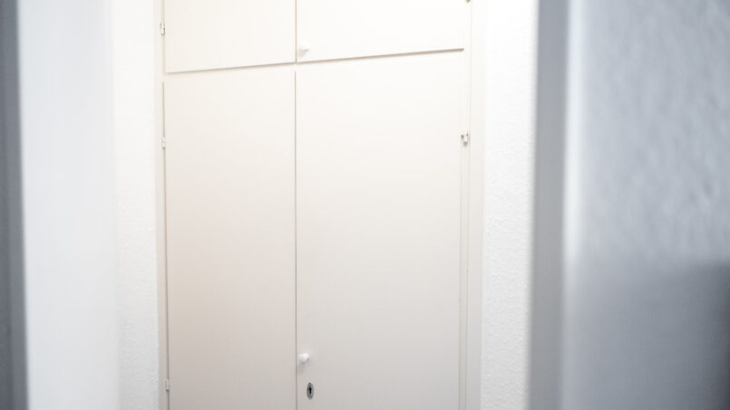 ferienwohnung-sankt-peter-ording-seeperle4-schrank.jpg